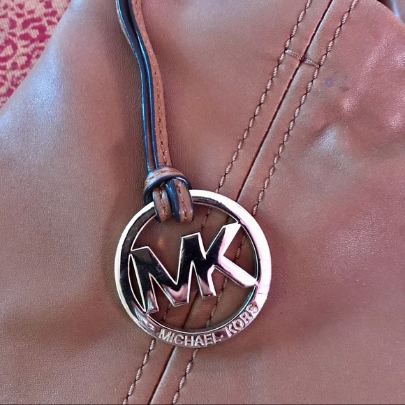 Michael Kors Soft Leather Oversized ID Chain Large Shoulder Bag - Picture 9 of 16